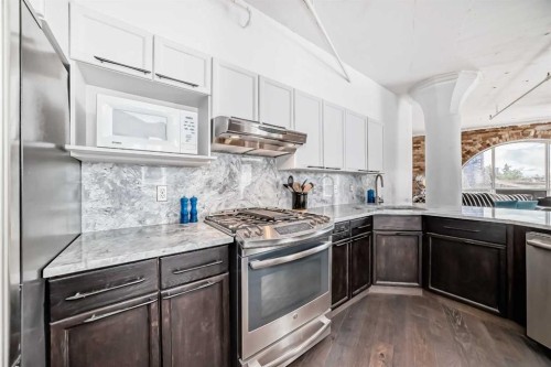 402-240 11 Avenue Sw, Calgary, AB - Indoor Photo Showing Kitchen With Stainless Steel Kitchen With Upgraded Kitchen