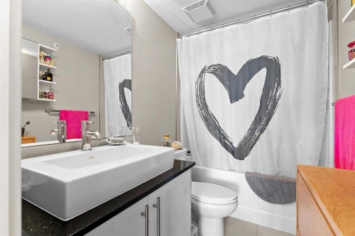 3407-11 Mahogany Row Se, Calgary, AB - Indoor Photo Showing Bathroom
