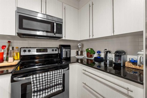 3407-11 Mahogany Row Se, Calgary, AB - Indoor Photo Showing Kitchen