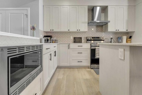 672 Walgrove Boulevard Se, Calgary, AB - Indoor Photo Showing Kitchen
