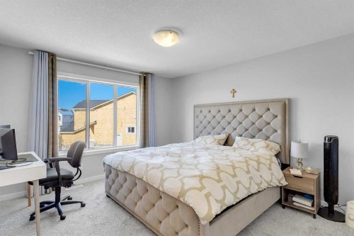 672 Walgrove Boulevard Se, Calgary, AB - Indoor Photo Showing Bedroom