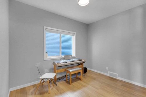 672 Walgrove Boulevard Se, Calgary, AB - Indoor Photo Showing Other Room
