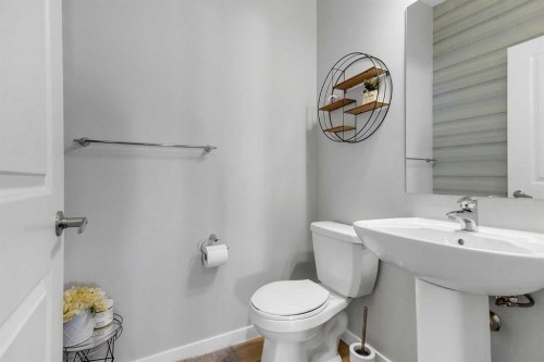 672 Walgrove Boulevard Se, Calgary, AB - Indoor Photo Showing Bathroom