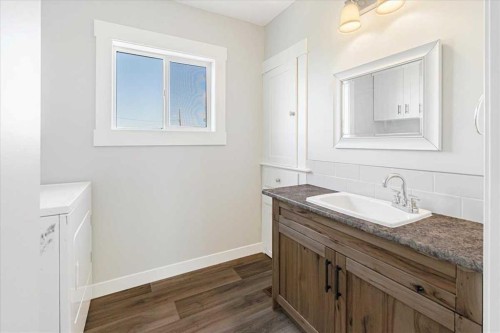 204050 Rr 245, Rural Vulcan County, AB - Indoor Photo Showing Bathroom