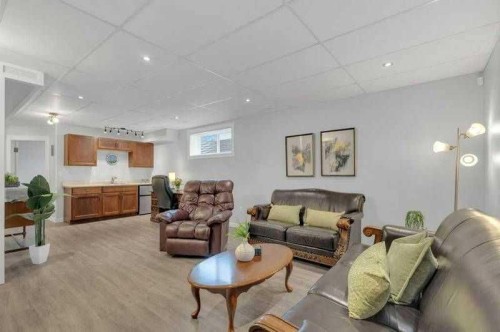 3 Liberty Place, Sylvan Lake, AB - Indoor Photo Showing Living Room