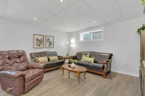 3 Liberty Place, Sylvan Lake, AB - Indoor Photo Showing Living Room