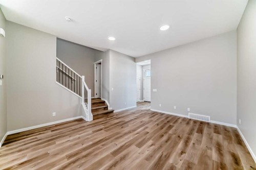 15 Magnolia Street, Calgary, AB - Indoor Photo Showing Other Room