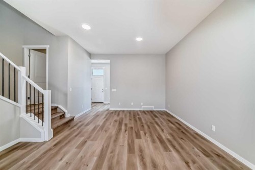 15 Magnolia Street, Calgary, AB - Indoor Photo Showing Other Room