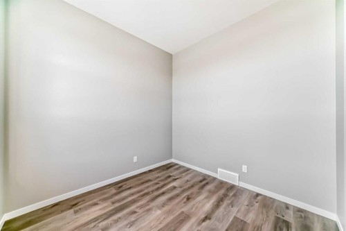 15 Magnolia Street, Calgary, AB - Indoor Photo Showing Other Room