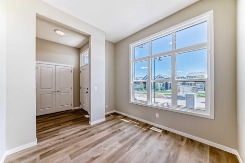 15 Magnolia Street, Calgary, AB - Indoor Photo Showing Other Room