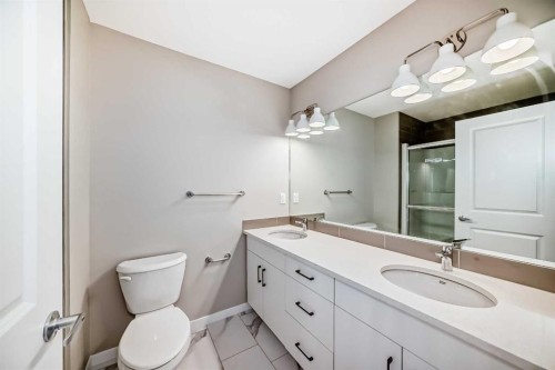 15 Magnolia Street, Calgary, AB - Indoor Photo Showing Bathroom