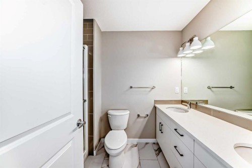15 Magnolia Street, Calgary, AB - Indoor Photo Showing Bathroom