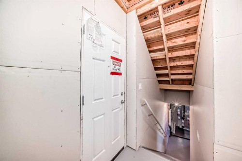 15 Magnolia Street, Calgary, AB - Indoor