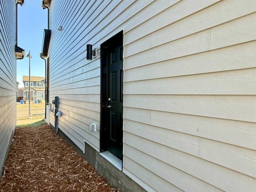 15 Magnolia Street, Calgary, AB - Outdoor With Exterior