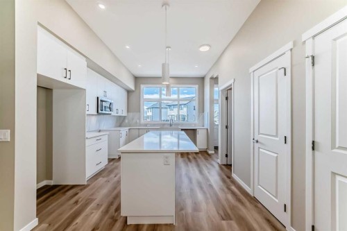 15 Magnolia Street, Calgary, AB - Indoor Photo Showing Kitchen