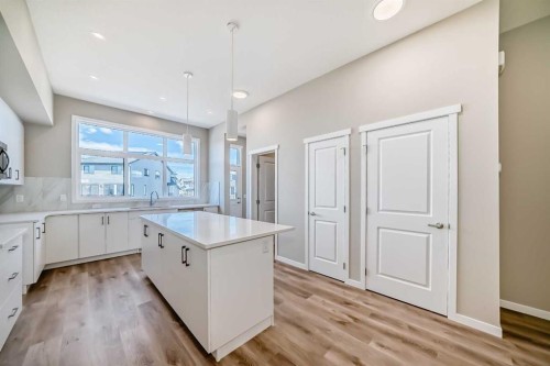 15 Magnolia Street, Calgary, AB - Indoor Photo Showing Kitchen With Upgraded Kitchen