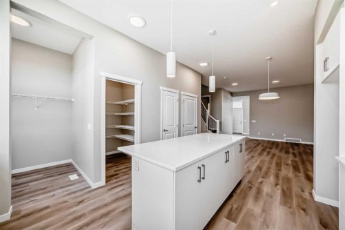 15 Magnolia Street, Calgary, AB - Indoor