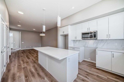 15 Magnolia Street, Calgary, AB - Indoor Photo Showing Kitchen