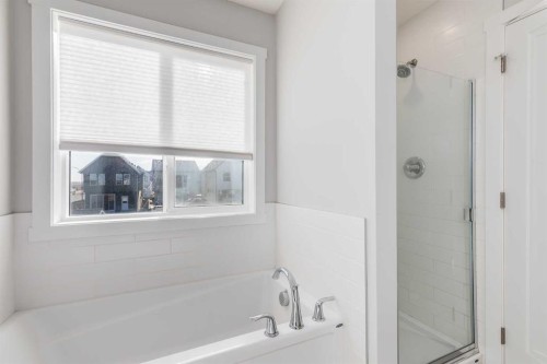 461 South Point Glen Sw, Airdrie, AB - Indoor Photo Showing Bathroom
