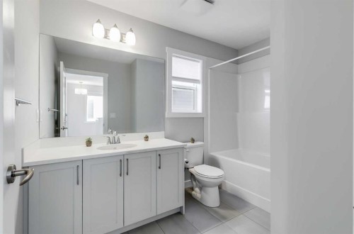 461 South Point Glen Sw, Airdrie, AB - Indoor Photo Showing Bathroom