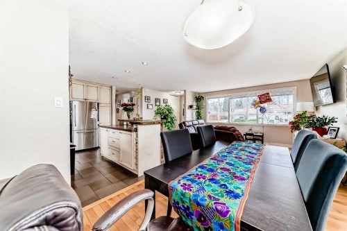 53 Wakefield Drive Sw, Calgary, AB - Indoor Photo Showing Dining Room