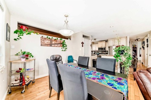 53 Wakefield Drive Sw, Calgary, AB - Indoor Photo Showing Dining Room
