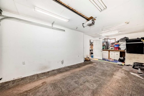 53 Wakefield Drive Sw, Calgary, AB - Indoor Photo Showing Garage