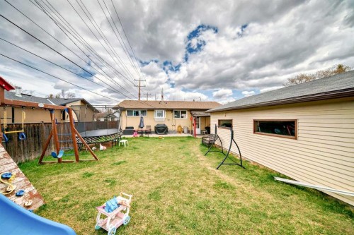 53 Wakefield Drive Sw, Calgary, AB - Outdoor