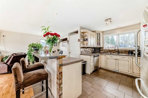 53 Wakefield Drive Sw, Calgary, AB - Indoor Photo Showing Other Room