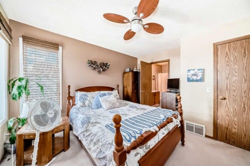 76 Hidden Way Nw, Calgary, AB - Indoor Photo Showing Bedroom