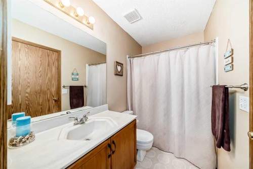76 Hidden Way Nw, Calgary, AB - Indoor Photo Showing Bathroom