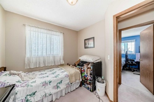 76 Hidden Way Nw, Calgary, AB - Indoor Photo Showing Bedroom