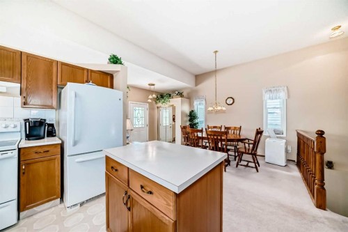 76 Hidden Way Nw, Calgary, AB - Indoor Photo Showing Kitchen