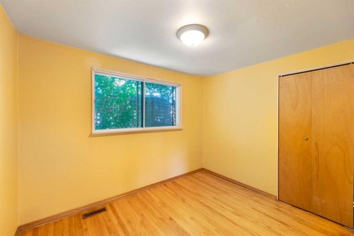 155 35 Street Nw, Calgary, AB - Indoor Photo Showing Other Room