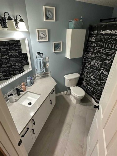 44 Upland Street West, Brooks, AB - Indoor Photo Showing Bathroom