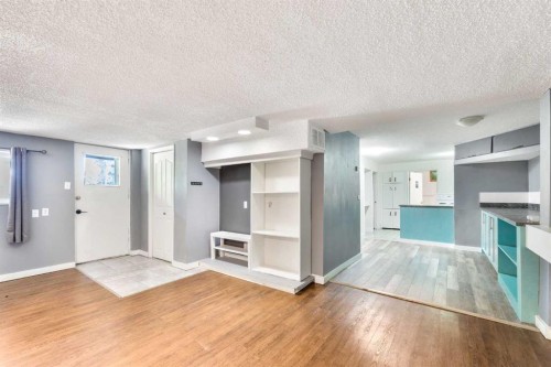 4908 23 Avenue Nw, Calgary, AB - Indoor Photo Showing Other Room