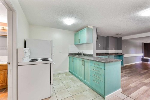 4908 23 Avenue Nw, Calgary, AB - Indoor Photo Showing Kitchen