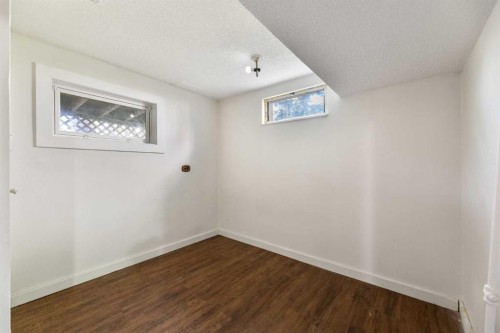 4908 23 Avenue Nw, Calgary, AB - Indoor Photo Showing Other Room