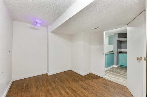 4908 23 Avenue Nw, Calgary, AB - Indoor Photo Showing Other Room