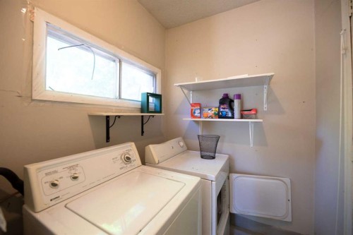 4908 23 Avenue Nw, Calgary, AB - Indoor Photo Showing Laundry Room