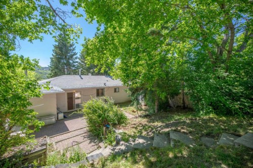 4908 23 Avenue Nw, Calgary, AB - Outdoor