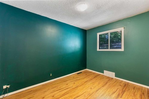 4908 23 Avenue Nw, Calgary, AB - Indoor Photo Showing Other Room