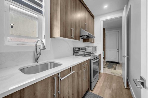 198 Kinniburgh Crescent, Chestermere, AB - Indoor Photo Showing Kitchen