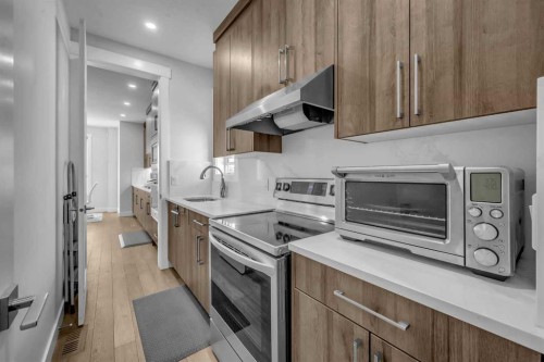 198 Kinniburgh Crescent, Chestermere, AB - Indoor Photo Showing Kitchen With Upgraded Kitchen