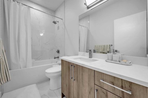 198 Kinniburgh Crescent, Chestermere, AB - Indoor Photo Showing Bathroom