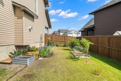 653 West Highland Crescent, Carstairs, AB - Outdoor