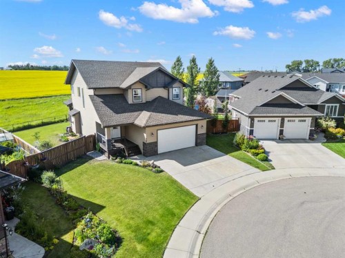 653 West Highland Crescent, Carstairs, AB - Outdoor With Facade