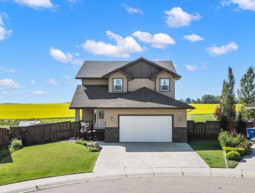 653 West Highland Crescent, Carstairs, AB - Outdoor