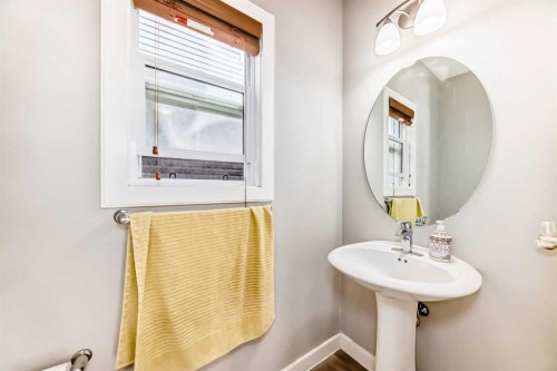107 Nolancrest Rise Nw, Calgary, AB - Indoor Photo Showing Bathroom