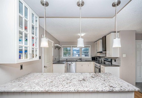 1306 1 Avenue, Canmore, AB - Indoor Photo Showing Kitchen With Upgraded Kitchen